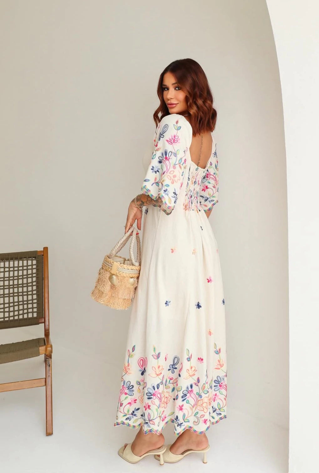 Vestido linho bordado flores