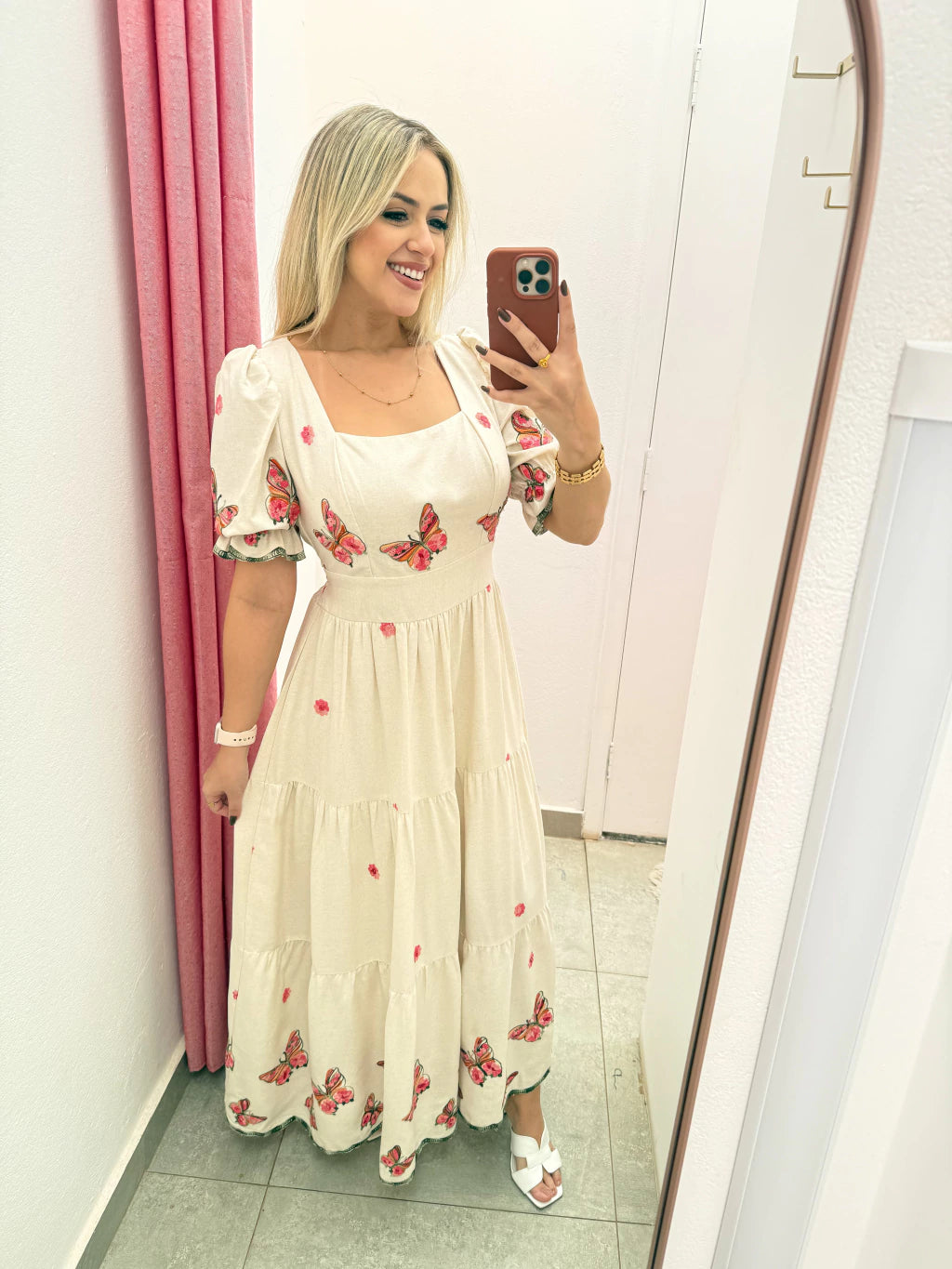 VESTIDO PRINCESA EM LINHO BORDADO BORBOLETAS