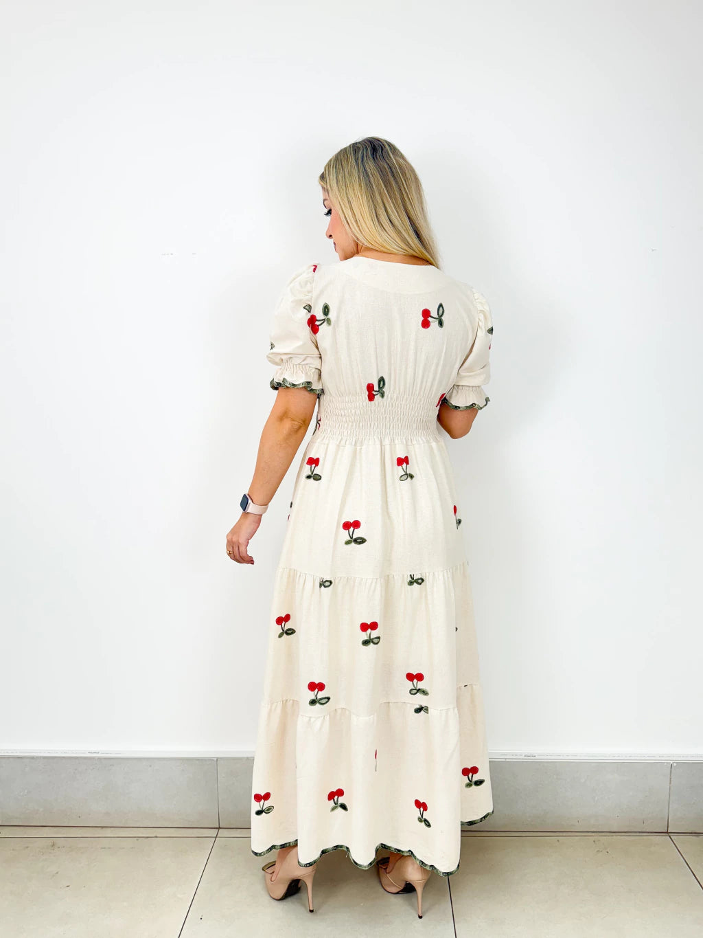 VESTIDO PRINCESA EM LINHO BORDADO BORBOLETAS