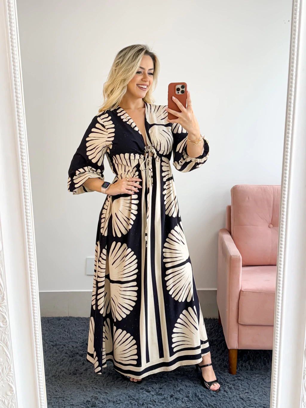 Vestido preto e palha