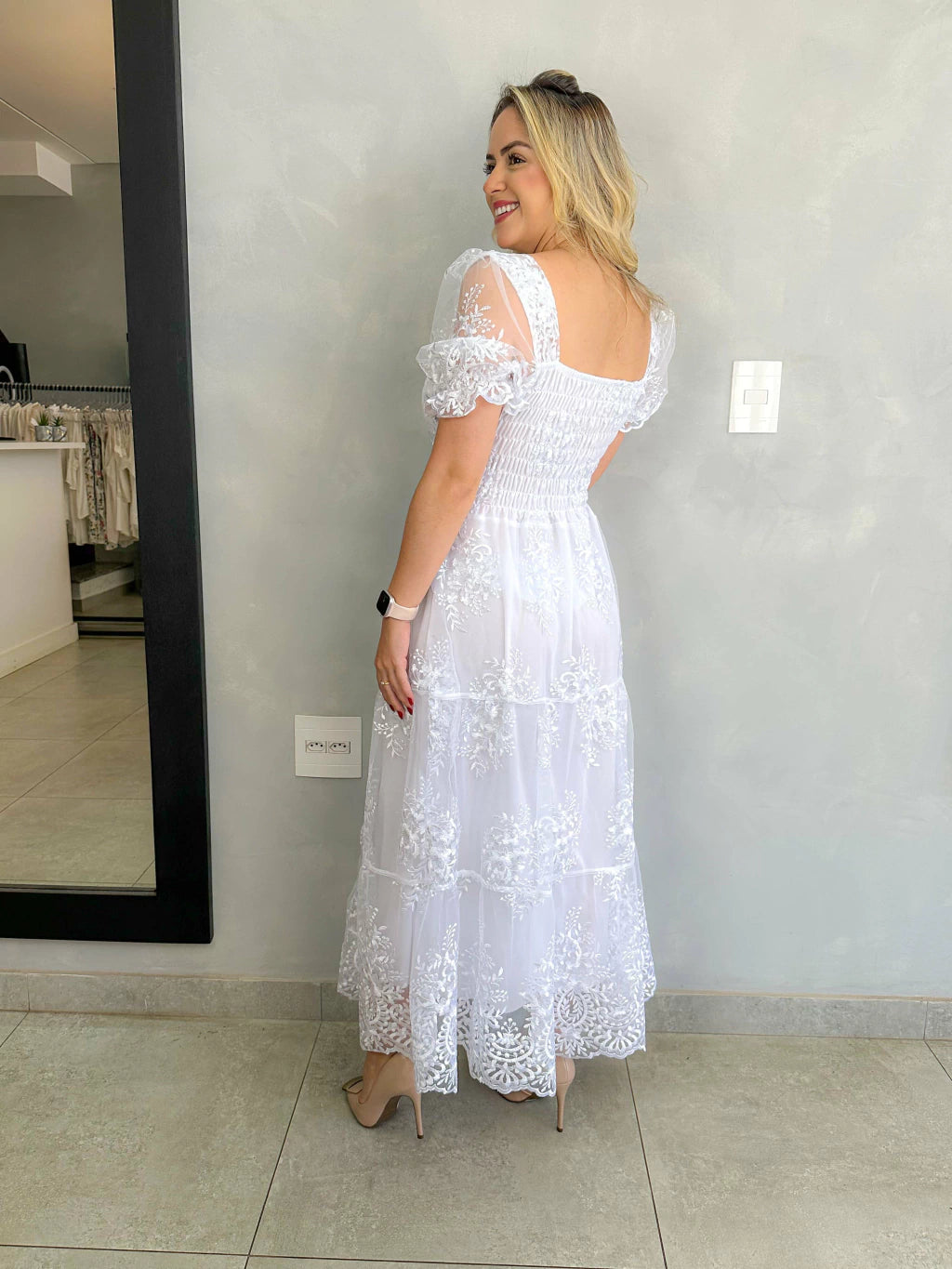 VESTIDO PRINCESA TULE BORDADO