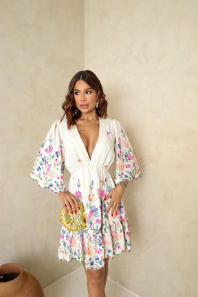Vestido curto linho bordado