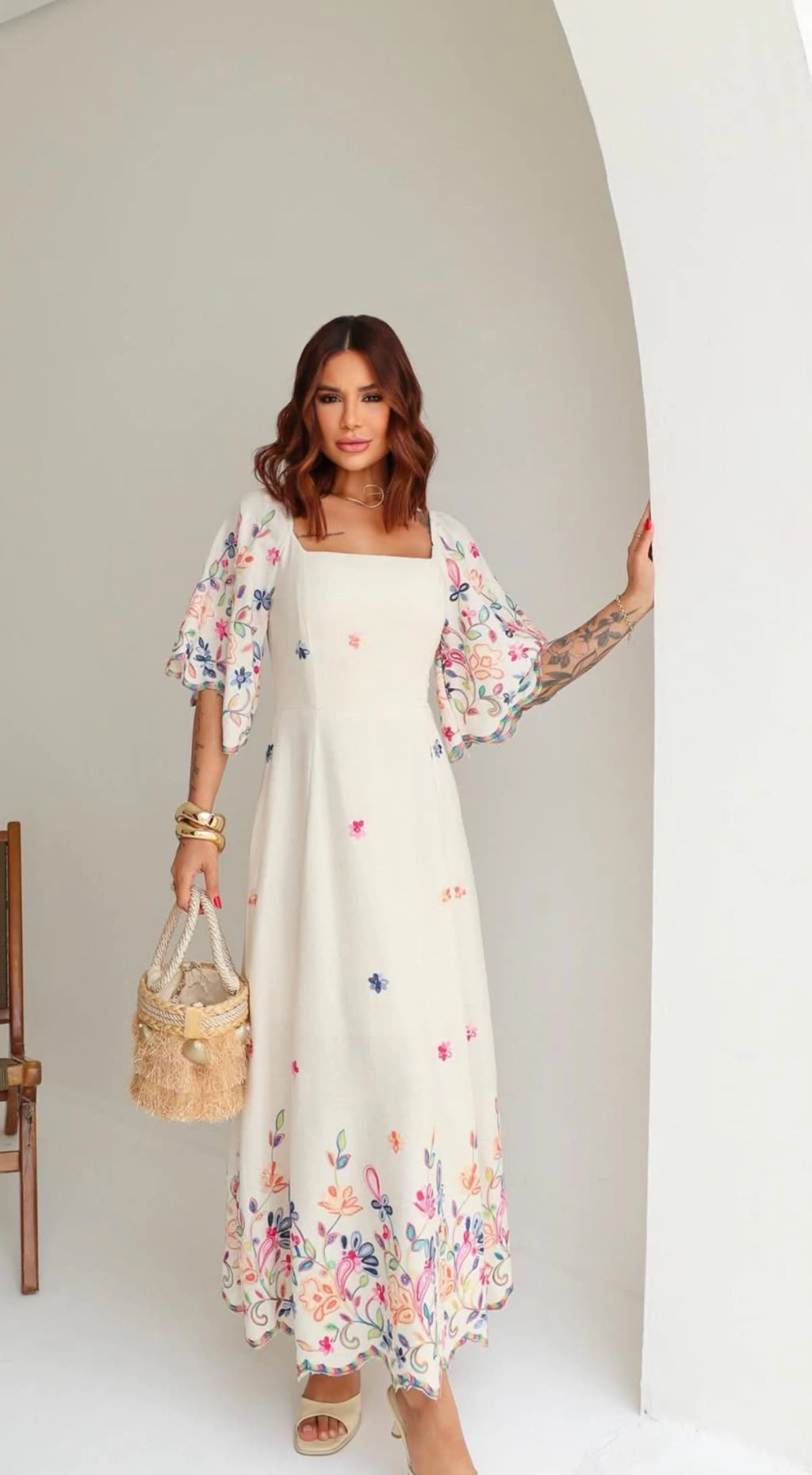 Vestido linho bordado flores