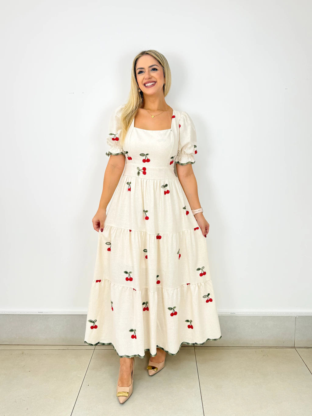 VESTIDO PRINCESA EM LINHO BORDADO BORBOLETAS